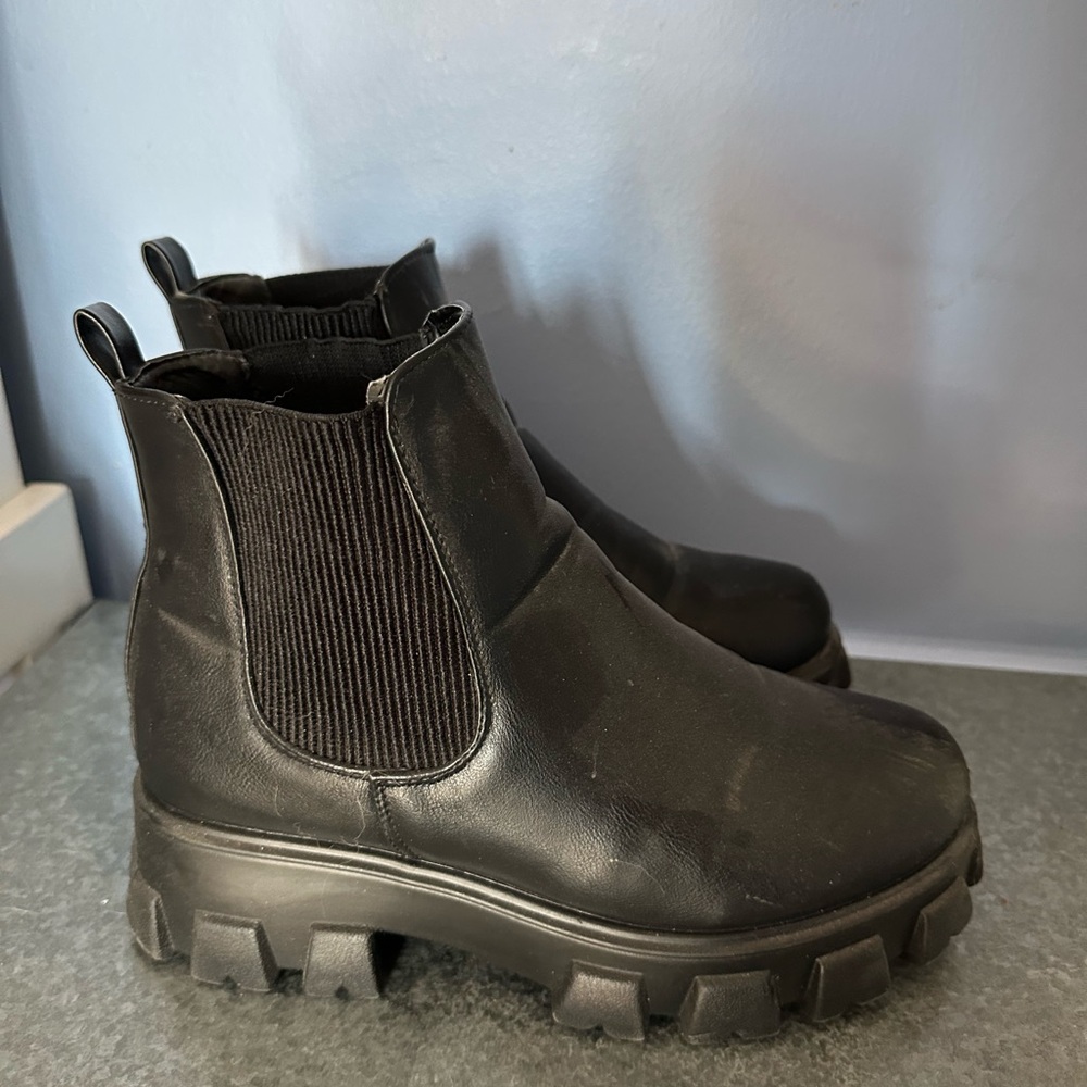Black Chunky Chelsea Boots